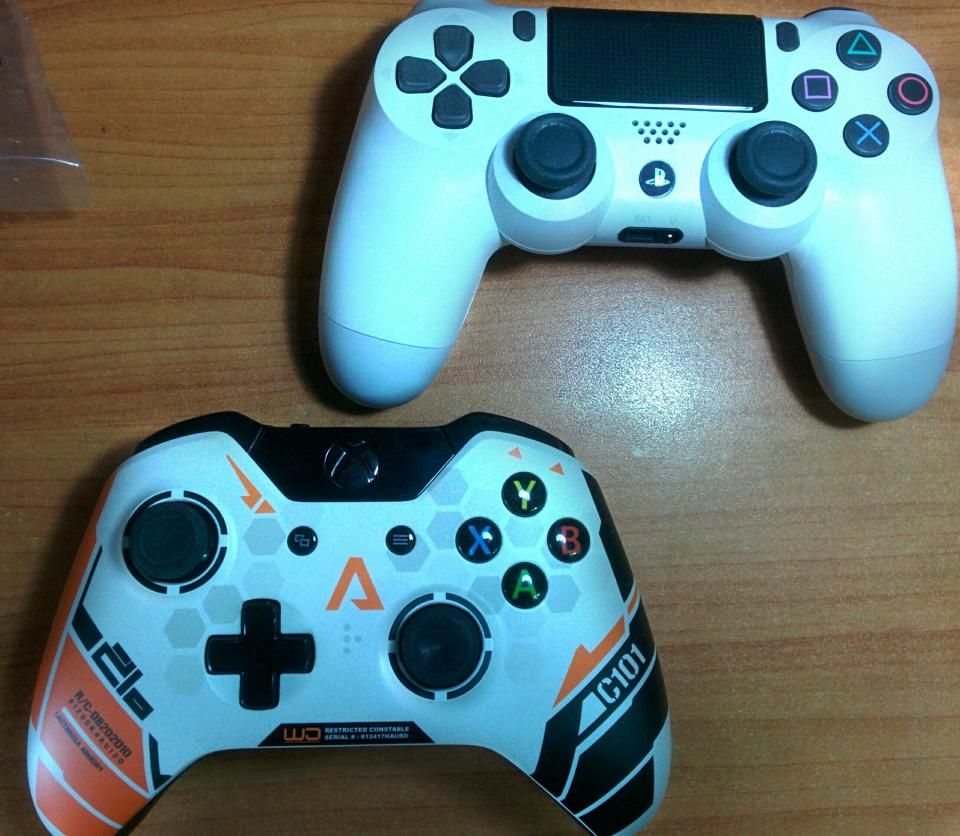 PS4 的手柄对比 XBox One 手柄